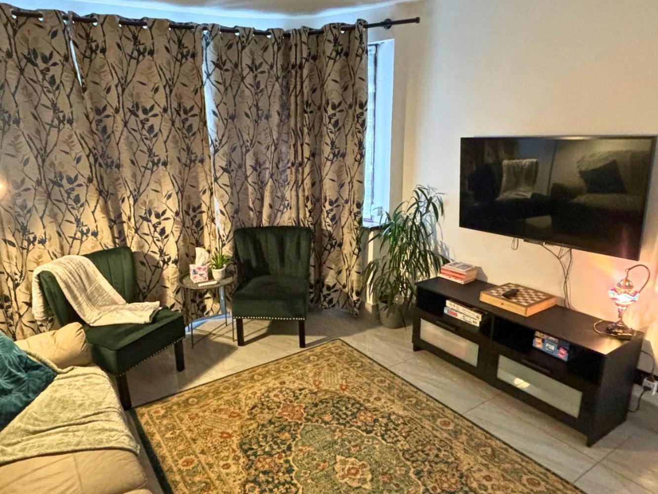 Charming And Cosy London Home, Garden, Parking & Family Fun ミッチャム エクステリア 写真
