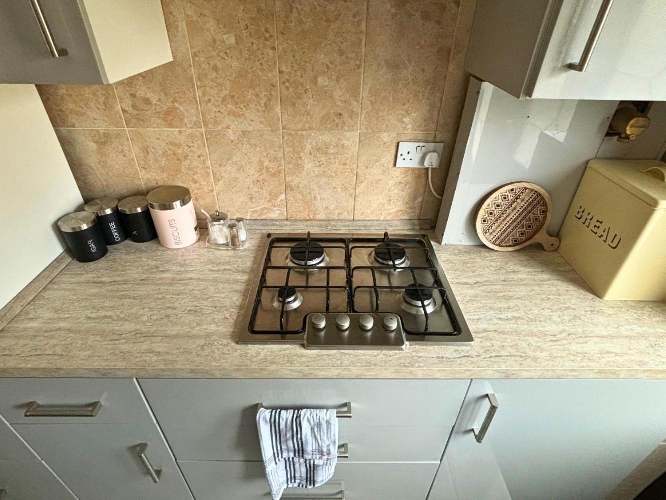 Charming And Cosy London Home, Garden, Parking & Family Fun ミッチャム エクステリア 写真