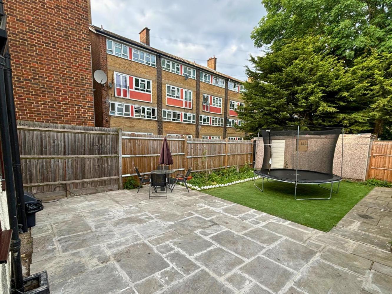 Charming And Cosy London Home, Garden, Parking & Family Fun ミッチャム エクステリア 写真