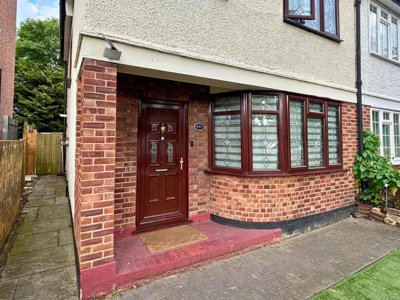 Charming And Cosy London Home, Garden, Parking & Family Fun ミッチャム エクステリア 写真